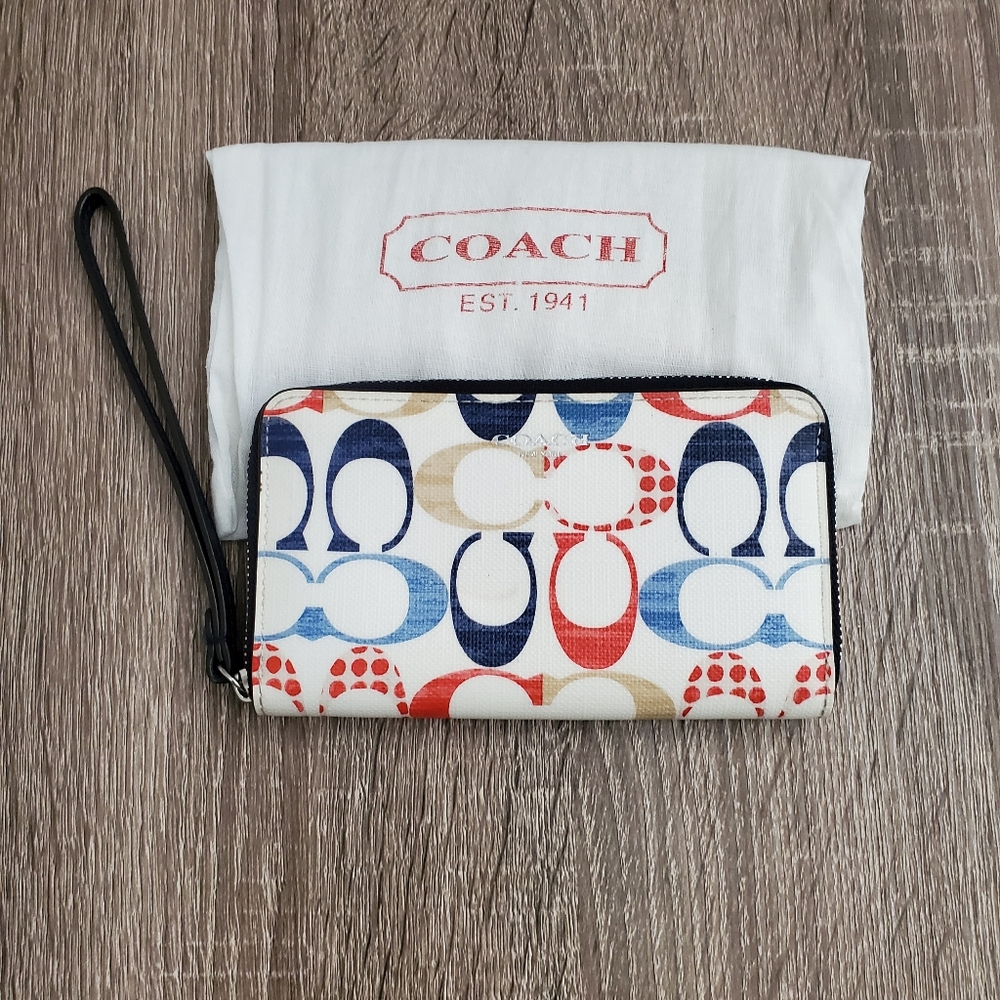 Authentic Coach Wallet w/Dust Bag